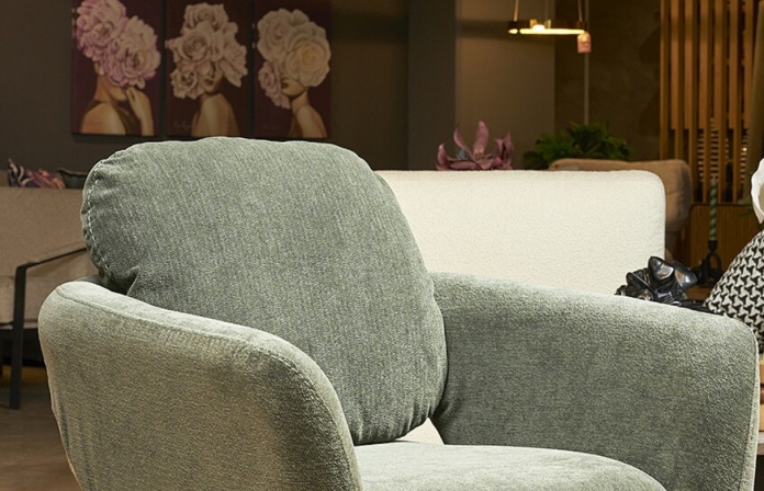 Zuma armchair
